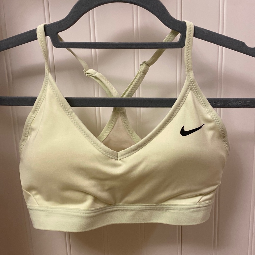 nike sports bra never worn